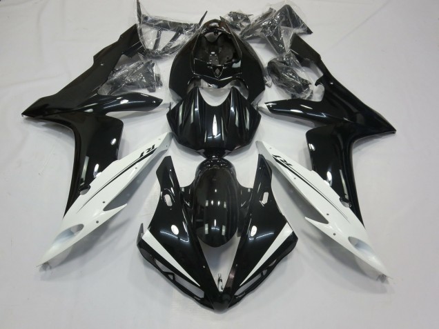 White and Black 2004-2006 Yamaha R1 Motorcycle Fairing White and Black 2004-2006 Yamaha R1 Motorcycle Fairing
